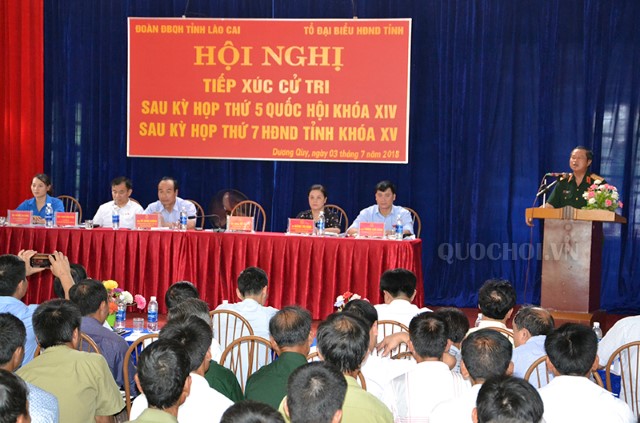 PHÓ CHỦ TỊCH QUỐC HỘI ĐỖ BÁ TỴ TIẾP XÚC CỬ TRI TẠI VÙNG LŨ VĂN BÀN - LÀO CAI